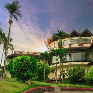 Parkside Nuansa Maninjau Resort